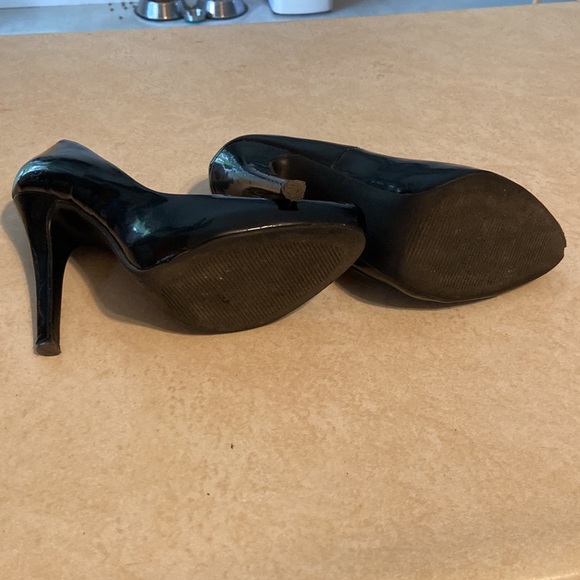 Worn Jules + James Black Pumps, 7 - Picture 5 of 7